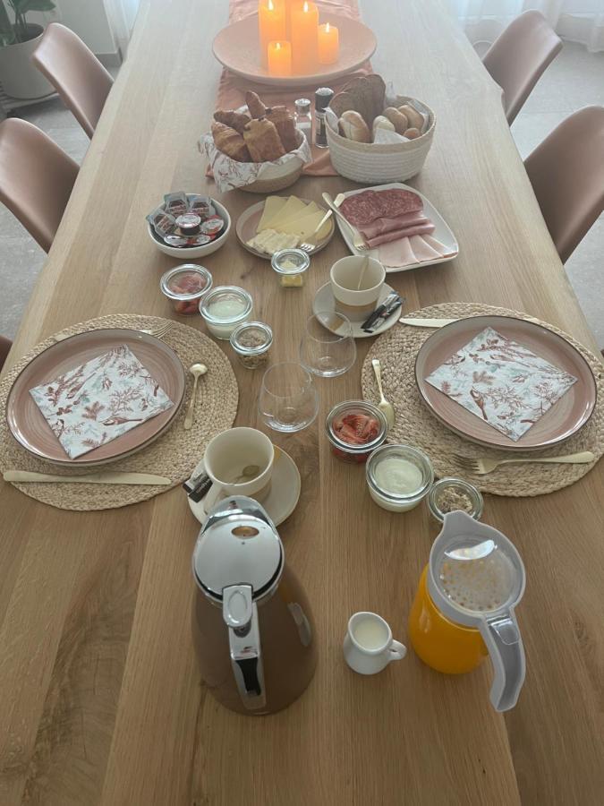 Mina En Family Bed And Breakfast Meise Exteriör bild